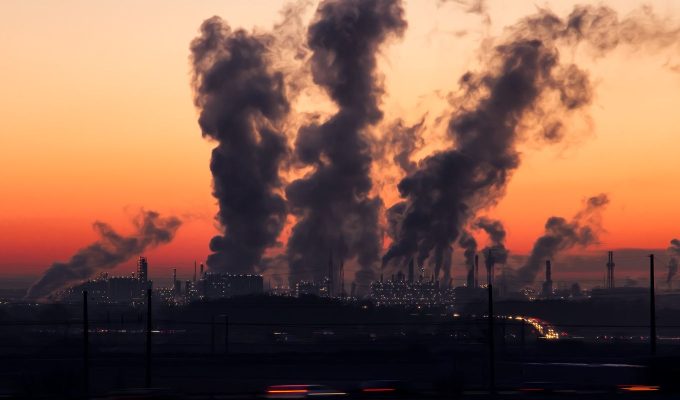 Super-ricos geram mais poluição e lucram com desastres climáticos