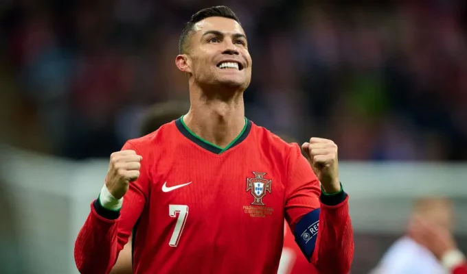Cristiano Ronaldo é eleito o melhor Bola de Ouro da história; entenda
