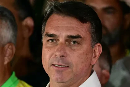 Flávio Bolsonaro perdeu apoio? Veja quem ainda está ao lado do senador