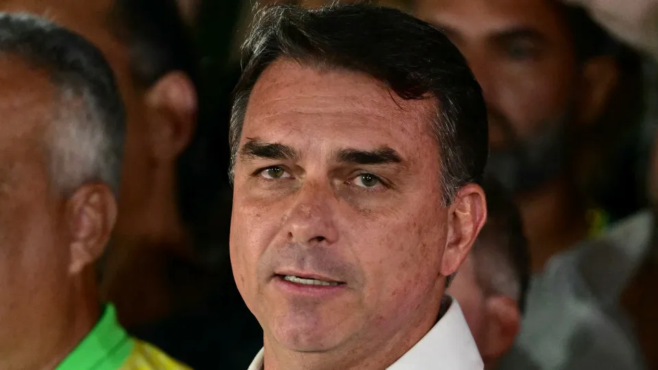 Flávio Bolsonaro perdeu apoio? Veja quem ainda está ao lado do senador