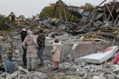 Ucrânia lança centenas de drones contra Moscou e ataque da Rússia mata 13