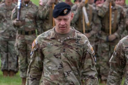 Governo americano demite principal estrategista do Exército, diz revista