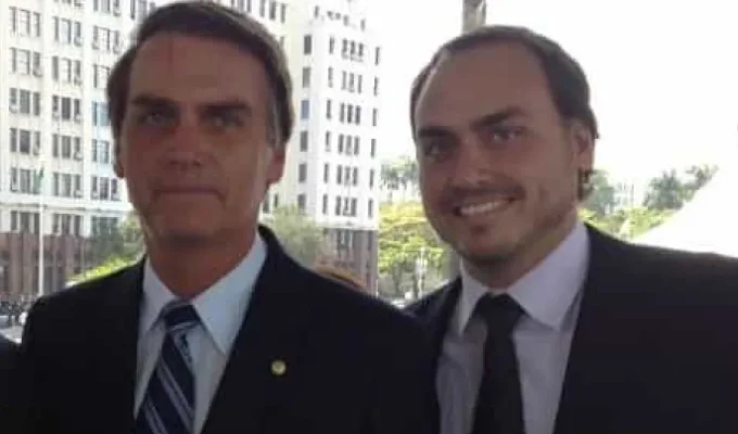 Jair Bolsonaro reage às desculpas de Carlos: “Negativo!”