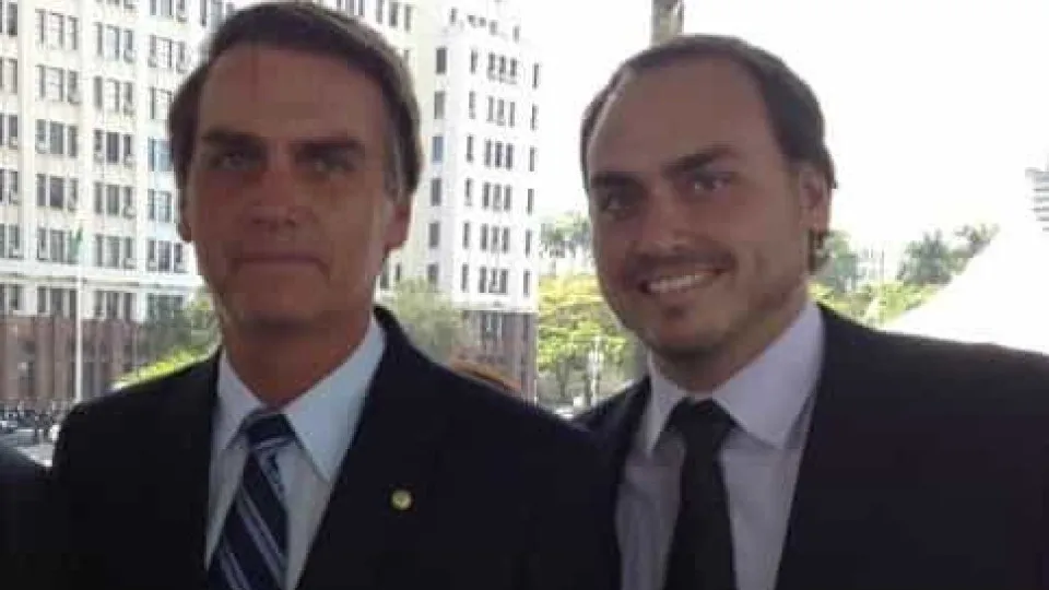 Jair Bolsonaro reage às desculpas de Carlos: “Negativo!”