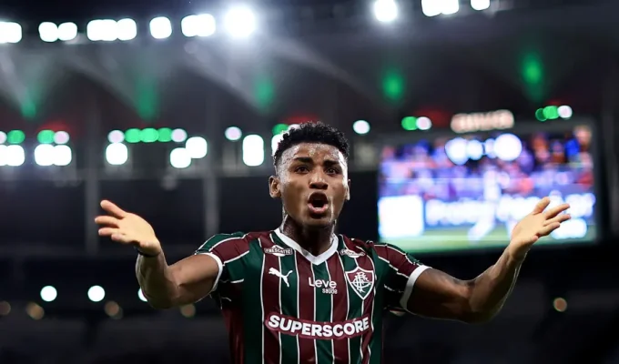 Fluminense vence no fim em noite dramática, complica Inter e ajuda Corinthians