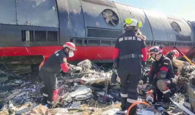 Espanha: equipes fazem buscas na esperança de encontrar sobreviventes