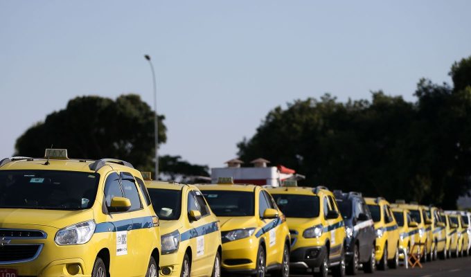 Governo autoriza contrato de R$ 30 bi para motoristas de aplicativos