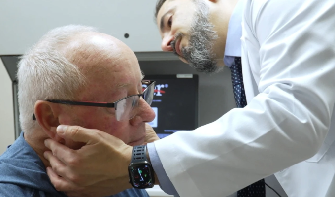 TRATAMENTO PERSONALIZADO REDUZ RISCO DE RETORNO DO MELANOMA EM ESTUDO CLÍNICO