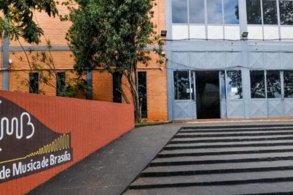 Alunos da Escola de Música de Brasília se apresentam na Rádio MEC