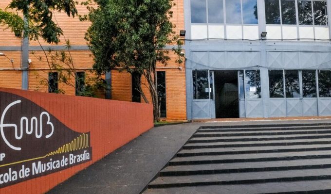 Alunos da Escola de Música de Brasília se apresentam na Rádio MEC