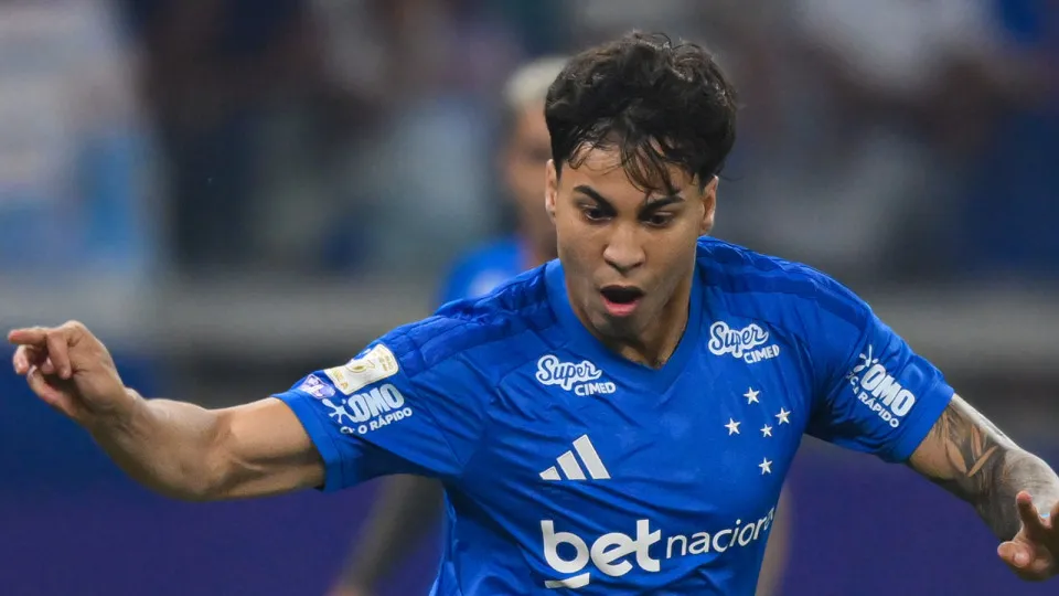Kaio Jorge decide, e Cruzeiro vence Galo em jogo com susto de zagueiro
