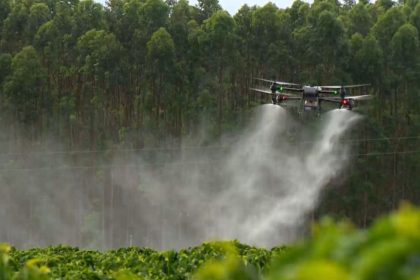 União Europeia quer flexibilizar regras para agrotóxicos; especialistas alertam para riscos