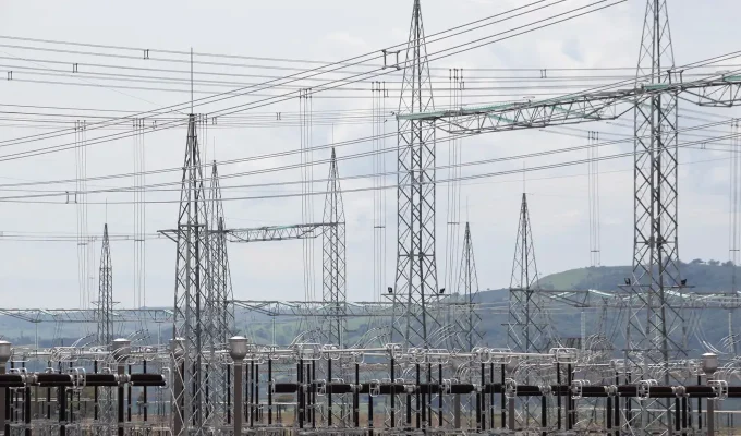Aneel prevê três leilões de transmissão de energia em 2027