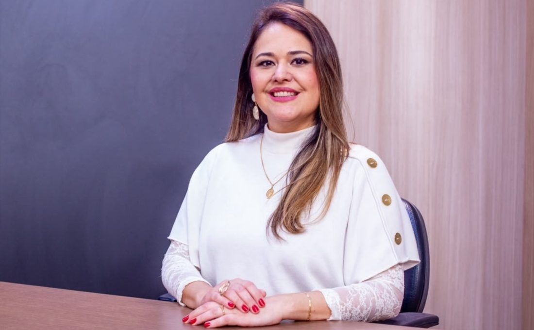 Após entrevista ao vivo, jornalista descobre câncer no primeiro exame de mamografia