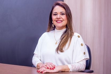 Após entrevista ao vivo, jornalista descobre câncer no primeiro exame de mamografia