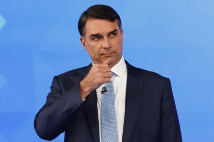 Flávio Bolsonaro diz que vitória de Lula é “matematicamente impossível”