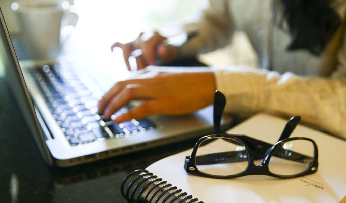 Programa oferece cursos gratuitos sobre IA para professores