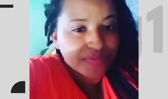 Mulher é morta a facadas em frente a bar em Cariacica e suspeito se entrega à polícia