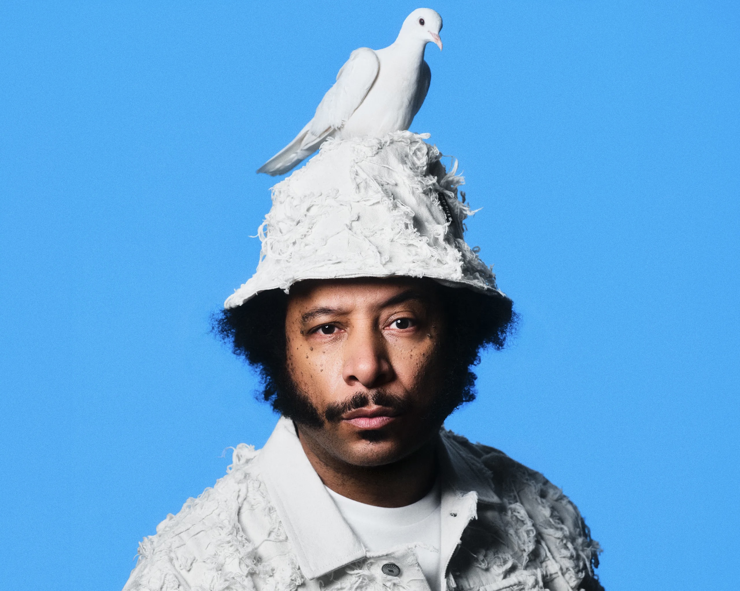 Boots Riley: um cinema em vertigem que pensa, pulsa e rima a realidade em estado de delírio